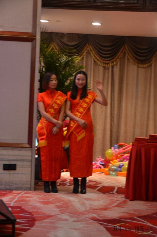 門(mén)口的迎賓，是我們雙豐印務(wù)的美女